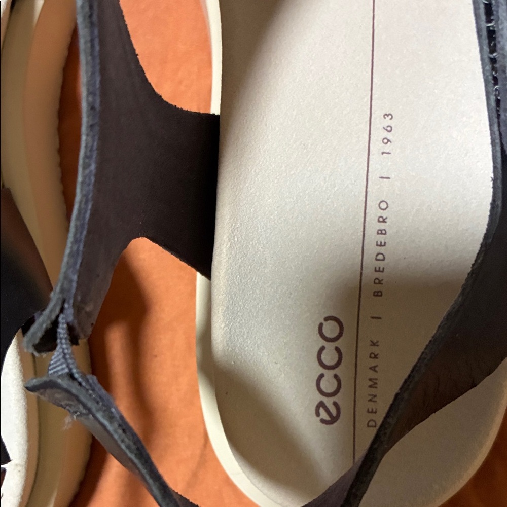 Ecco Black Leather Sandals European size 38. - Picture 4 of 5